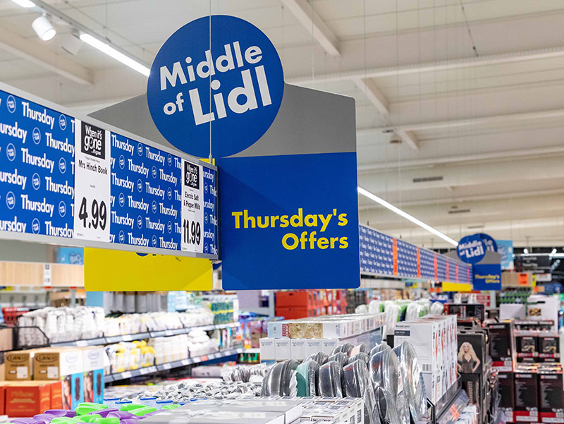 Middle Lidl sign